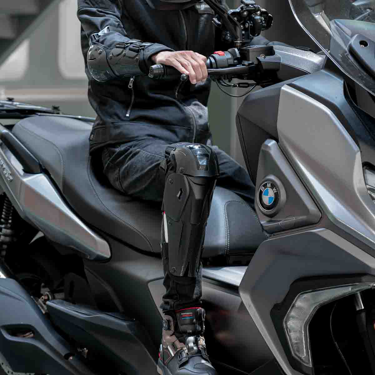 SET DE RODILLERAS PARA MOTO ONES AGAIN KP10