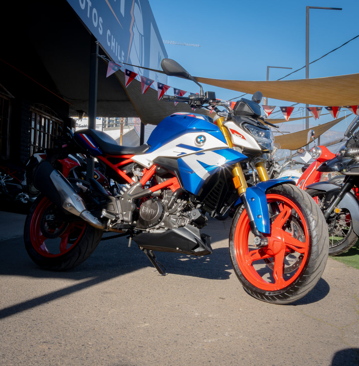 BMW G310 R  tricolor