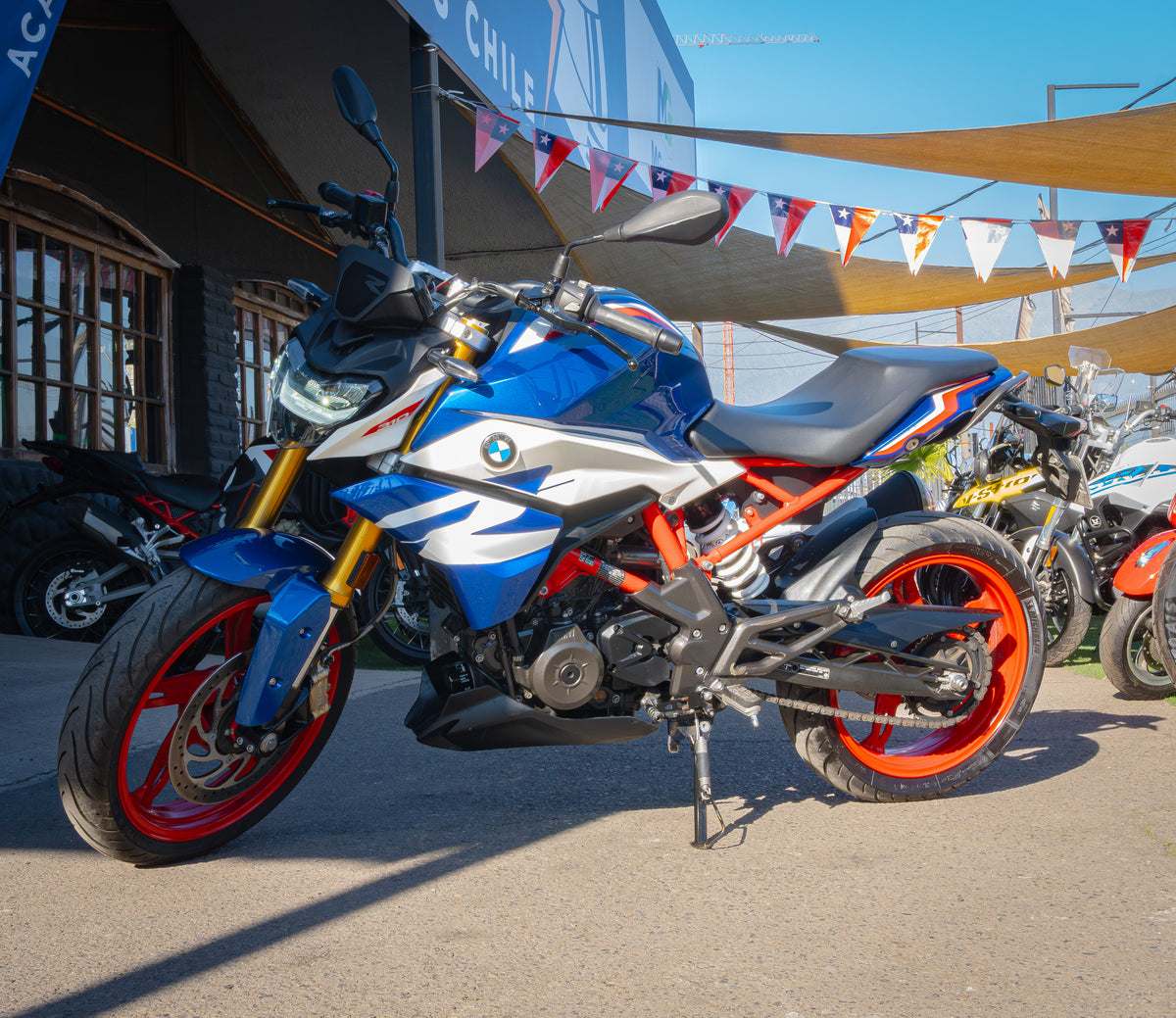 BMW G310 R  tricolor