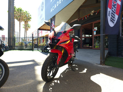 YAMAHA R15 2024